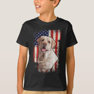 Camiseta Labrador amarillo llama a perro bandera estadounid