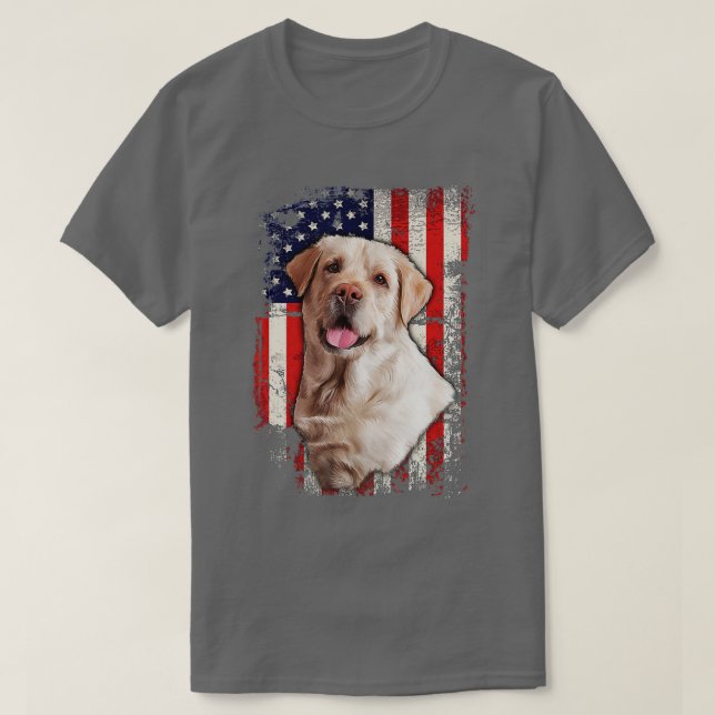 Camiseta Labrador amarillo llama a perro bandera estadounid (Diseño del anverso)
