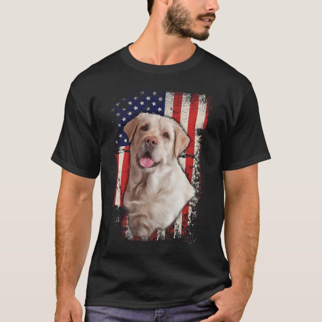 Camiseta Labrador amarillo llama a perro bandera estadounid (Anverso)