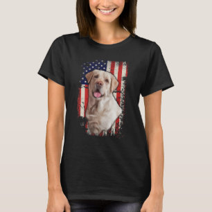 Camiseta Labrador amarillo llama a perro bandera estadounid