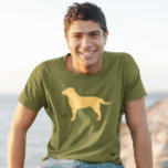 Camiseta Labrador amarillo recuperó el Silhouette Lab Lover<br><div class="desc">Esta camiseta de la silueta de Yellow Labrador Retriever está disponible en una variedad de estilos de camisas para hombres, mujeres, niños y bebés. Un regalo genial para los amantes del Yellow Lab para cualquier ocasión. Visita el mundo doodle de Jenn para ver más tés de raza de perros, incluyendo...</div>