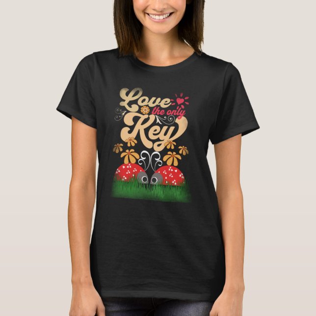 Camiseta Ladybugs Love The Only Key Spring Floral Love (Anverso)