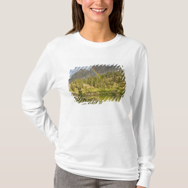 Camiseta Lago Cecret con arcoíris sobre Devil's Castle, (Anverso)