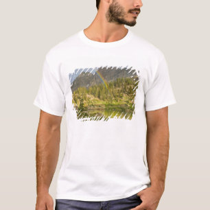 Camiseta Lago Cecret con arcoíris sobre Devil's Castle,