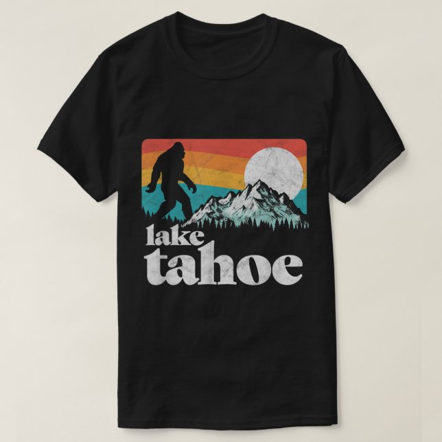 Camiseta Lake Tahoe Bigfoot Retro Mountain Design (Diseño del anverso)