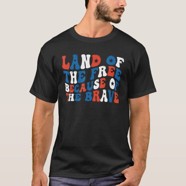 Camiseta Land Of The Free Because Of The Brave 4th Of July  (Anverso)