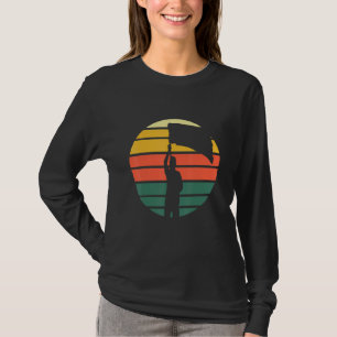Camiseta Lanzador de Bandera Diseño Retro