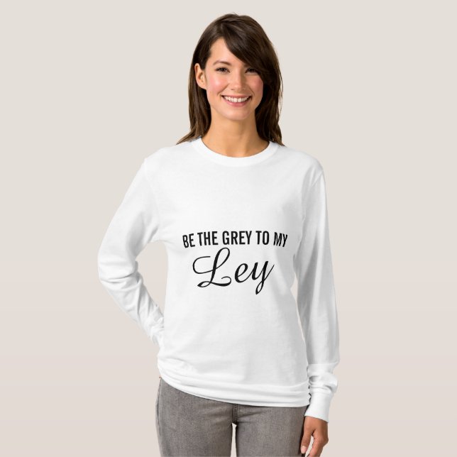 Camiseta larga gris oficial de la manga (Anverso completo)