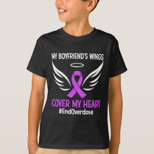 Camiseta Las alas de mi novio cubren mi cinta morada del co