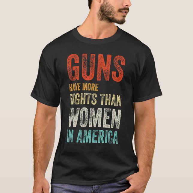 Camiseta Las Armas Tienen Más Derechos Que Las Mujeres En E (Anverso)