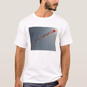 Camiseta Las banderas vuelan sobre la cubierta de USS Iwo