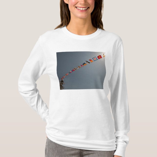 Camiseta Las banderas vuelan sobre la cubierta del USS Iwo  (Anverso)