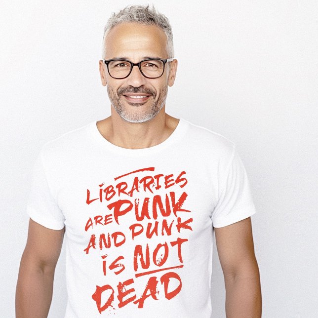 Camiseta Las Bibliotecas Y El Punk No Están Muertos (Libraries And Punk Are Not Dead T-Shirt)