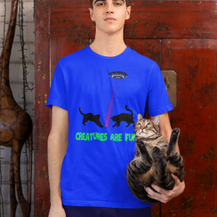 Camiseta Las criaturas son gatos divertidos jugando con el