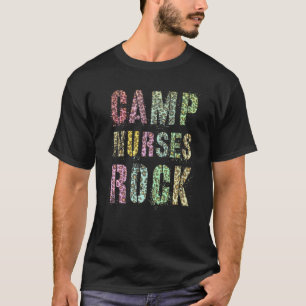 Camiseta Las enfermeras del campamento hacen rock estampado