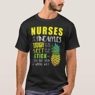 Camiseta Las enfermeras son como las piñas duras por fuera