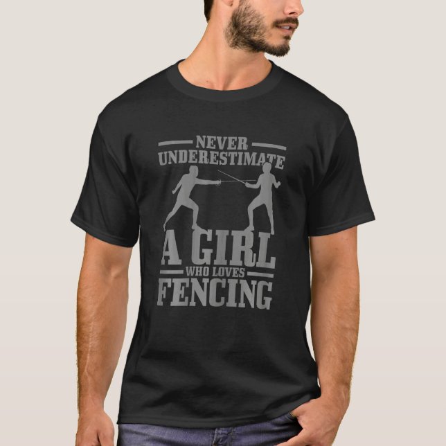 Camiseta Las Esgrimas De Las Mujeres Nunca Subestiman A Un  (Anverso)