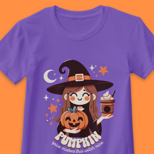 Camiseta Las especias de calabaza hacen de esta bruja una d (Pumpkin Spice Makes this Witch Nice Cute Halloween T-Shirt)