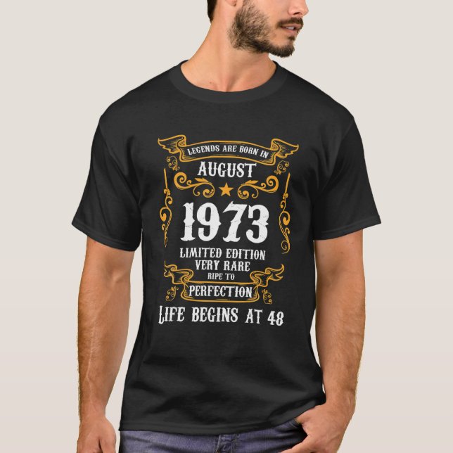 Camiseta Las Leyendas Nacen En Agosto De 1973 48 Años (Anverso)