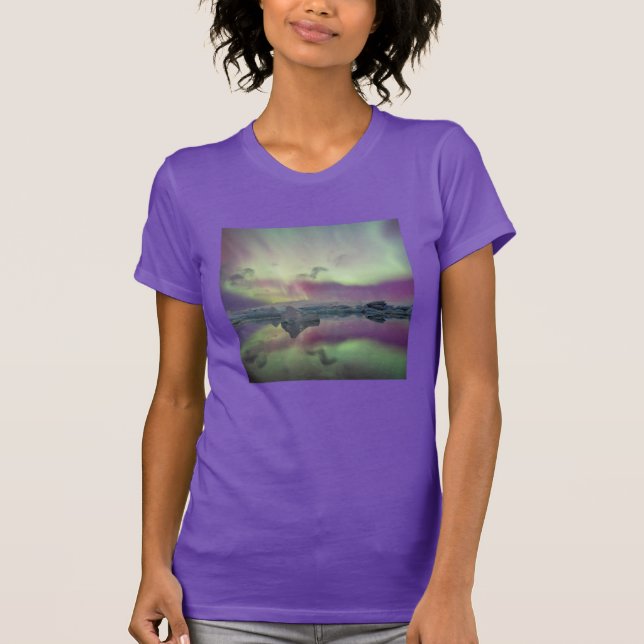 Camiseta Las Luces De Aurora Reflejan La Laguna | Islandia (Anverso)