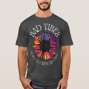 Camiseta Las malas vibraciones no van con mi traje Retro Le
