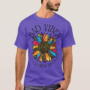 Camiseta Las malas vibraciones no van con mi traje Retro Le