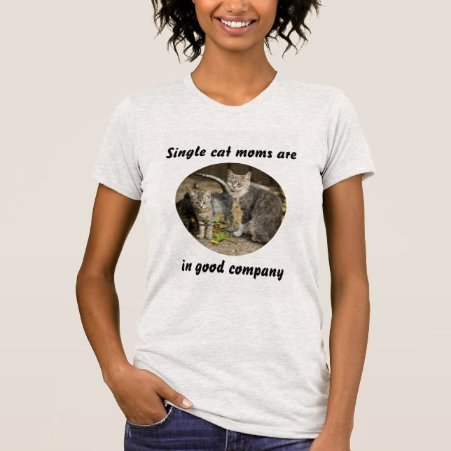 Camiseta Las mamás de un solo gato están en buena compañía  (Anverso)