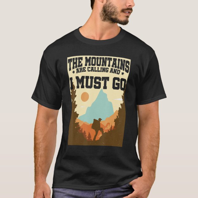 Camiseta Las Montañas Están Llamando Senderismo Montañismo  (Anverso)