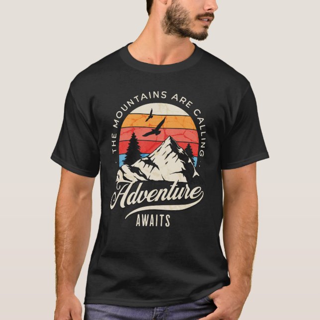 Camiseta Las montañas llaman a las aventuras (Anverso)