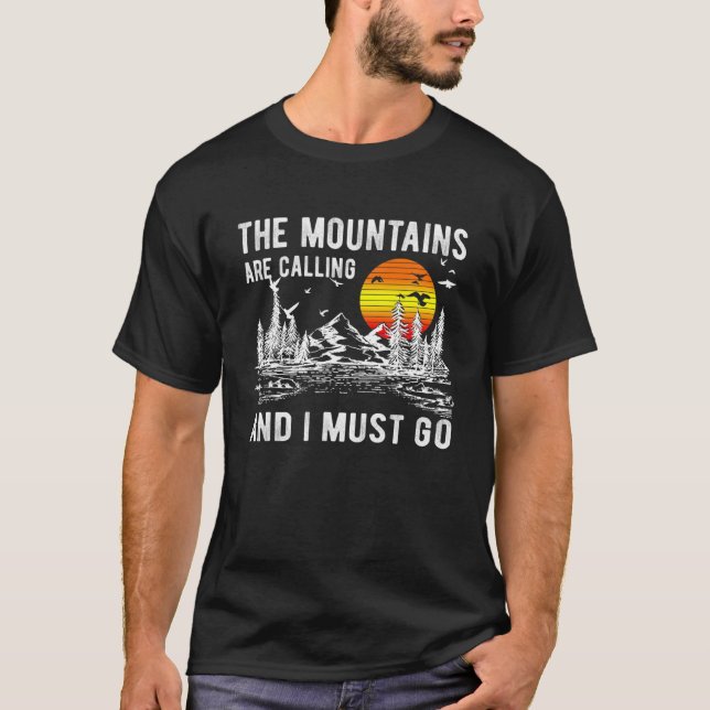 Camiseta Las Montañas Llaman Que Debo Ir A Caminar (Anverso)