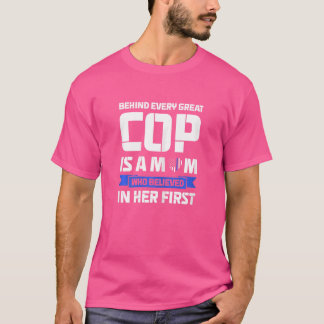 Camiseta Las Mujeres Detrás De Cada Gran Policía Es Una Mad