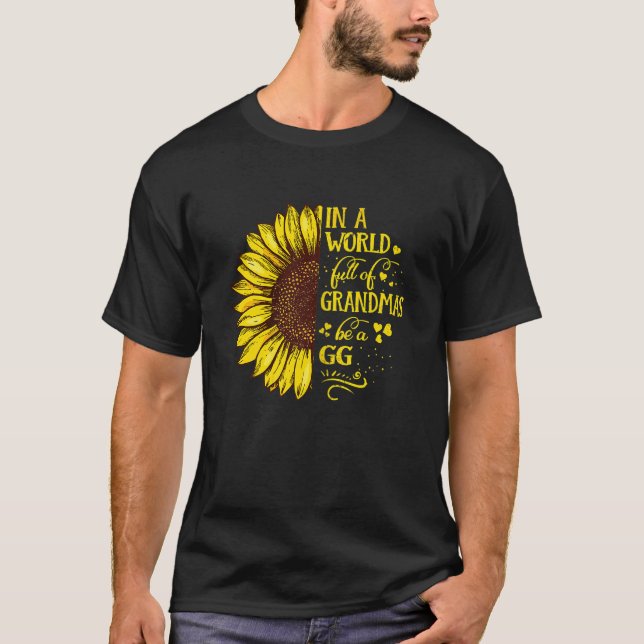 Camiseta Las Mujeres En Un Mundo Lleno De Abuelitos Sean Un (Anverso)