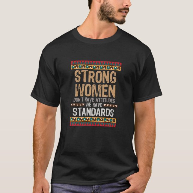 Camiseta Las mujeres fuertes no tienen actitudes que tenemo (Anverso)