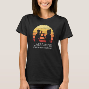 Camiseta Las Mujeres Gatos Y Vino Hacen Todo Bien. Gatos Y