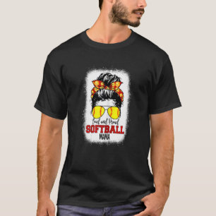 Camiseta Las mujeres lucen fuerte y orgullosa softball Mama
