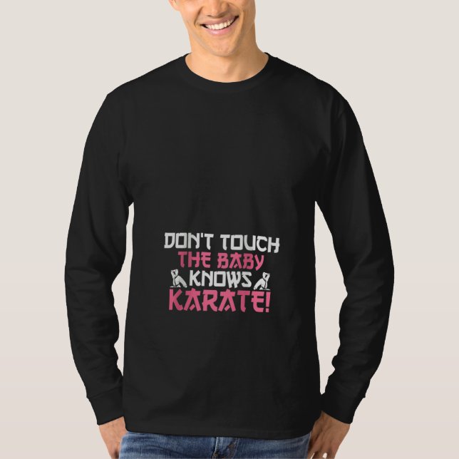 Camiseta Las Mujeres No Tocan Al Bebé Sabe Que El Karate Es (Anverso)