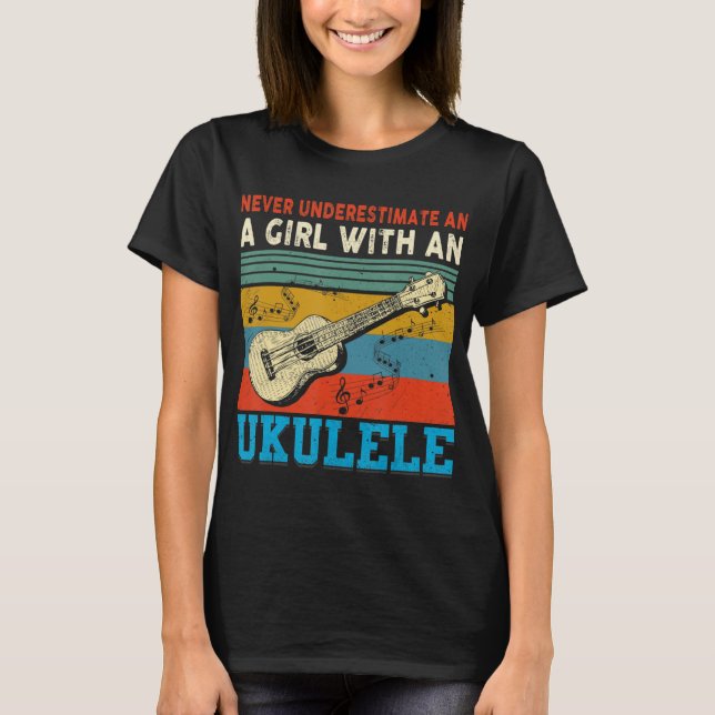 Camiseta Las Mujeres Nunca Subestiman A Un Chica Con Un Uku (Anverso)