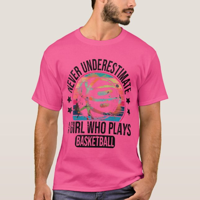 Camiseta Las Mujeres Nunca Subestiman A Un Chica Que Juega  (Anverso)