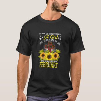 Camiseta Las mujeres nunca subestiman al Chica cristiano na