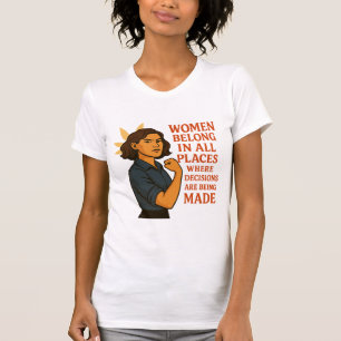 Camiseta Las Mujeres Pertenecen En Todos Los Lugares Donde 