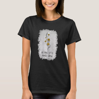 Camiseta Las mujeres que ayudan a las mentes pequeñas se vu