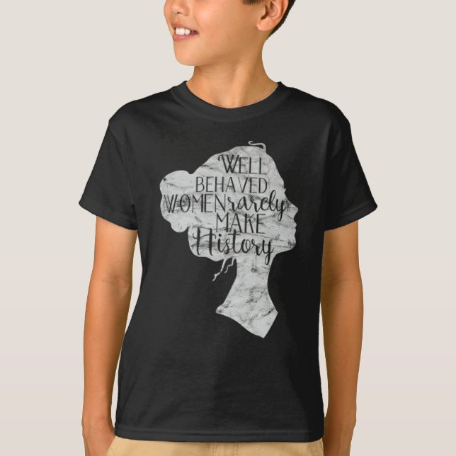 Camiseta Las Mujeres Que Se Comportan Rara Vez Hacen El Mes (Anverso)