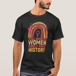 Camiseta Las mujeres que se comportan rara vez hacen femini