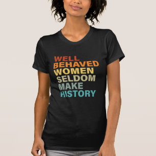 Camiseta Las mujeres que se portan bien rara vez hacen hist