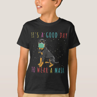 Camiseta Las Mujeres Rottweiler Llevan Una Máscara Graciosa