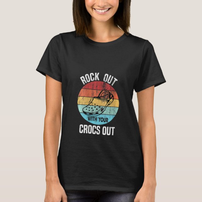 Camiseta Las Mujeres Salen Con Sus Crocs Out Funny Retro V (Anverso)