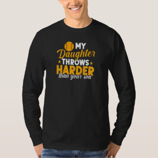Camiseta Las Mujeres Softball Mamá Mi Hija Tira Más Duro Qu