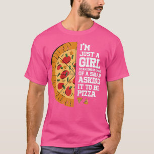 Camiseta Las mujeres soy sólo una Chica parada frente a una