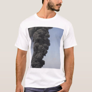 Camiseta Las nubes oscuras del humo y del fuego emergen