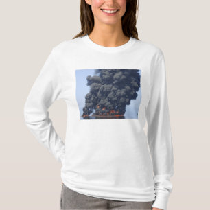 Camiseta Las nubes oscuras del humo y del fuego emergen 2
